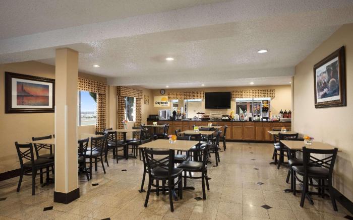 Days Inn by Wyndham Dallas Irving Market Center