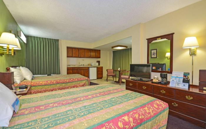 Days Inn by Wyndham Southern Hills/ORU