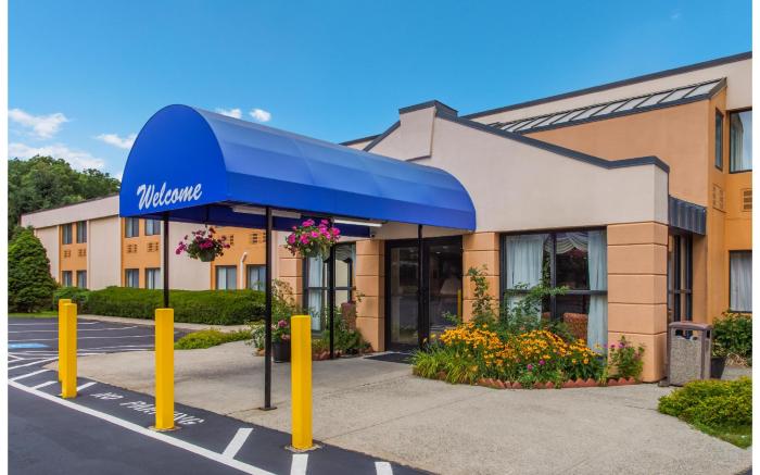 All Seasons Inn & Suites Smithfield Providence