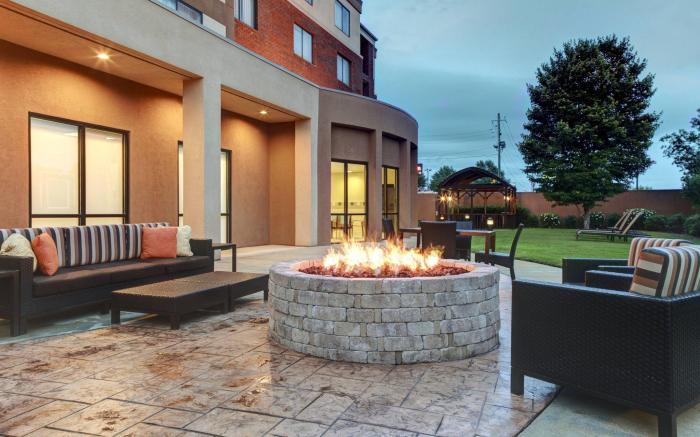 Courtyard Anniston Oxford