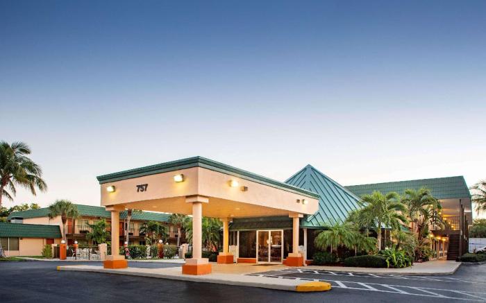 Super 8 By Wyndham North Palm Beach