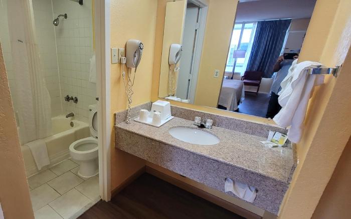 Days Inn by Wyndham Alexandria South