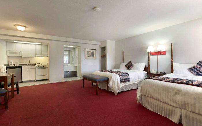 Travelodge by Wyndham Redding CA