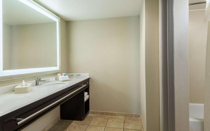 Larkspur Landing Extended Stay Suites St. Louis Riverport- Airport West
