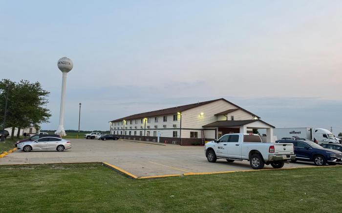 Super 8 by Wyndham Mendota I-39