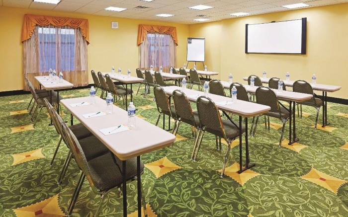 La Quinta Inn & Suites by Wyndham Pasadena North