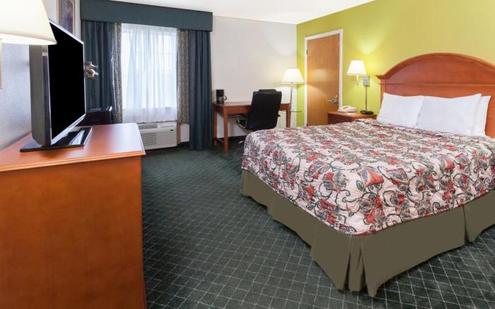 Days Inn by Wyndham Shawnee