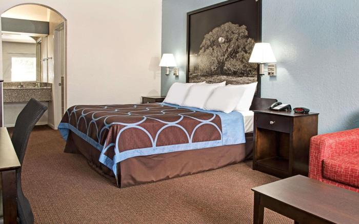 Super 8 by Wyndham Houston/Brookhollow NW