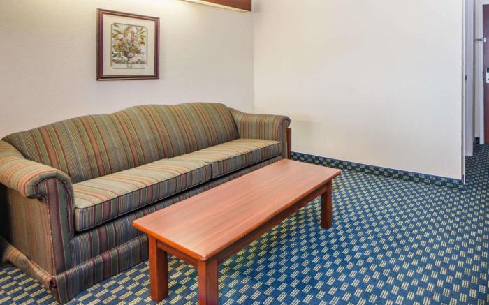 Microtel Inn & Suites by Wyndham Tulsa  Catoosa/Route 66