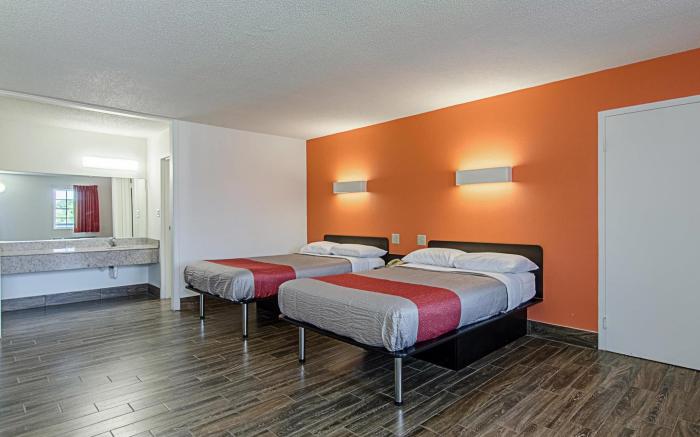 Motel 6 Staunton