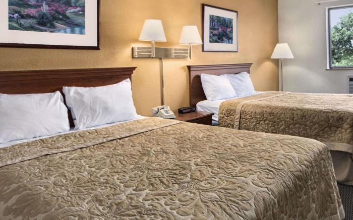 Super 8 By Wyndham Canton/Livonia Area
