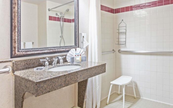 Holiday Inn Express & Suites Arlington North Stadium Area By IHG