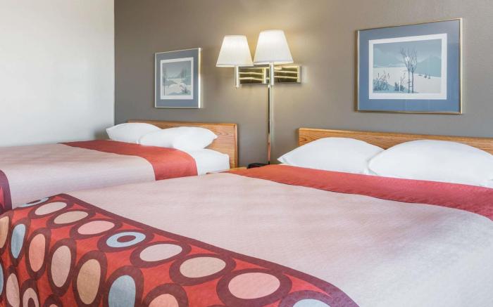 Super 8 By Wyndham Portage