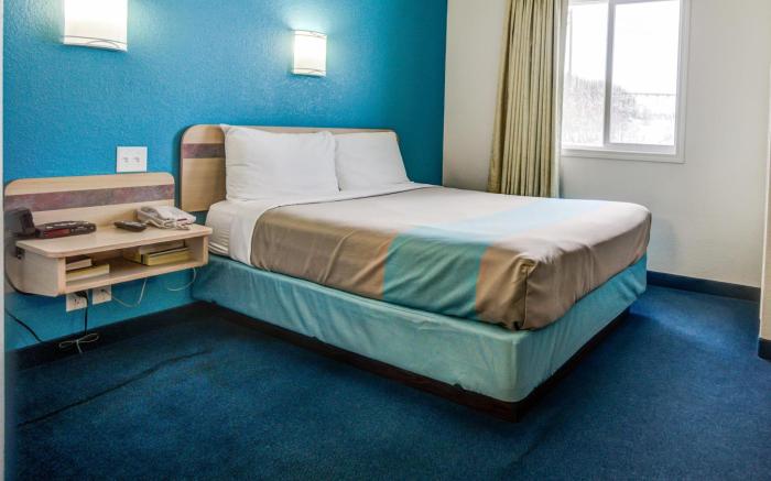 Motel 6 Red Deer
