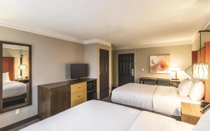 La Quinta Inn & Suites by Wyndham San Francisco Airport N