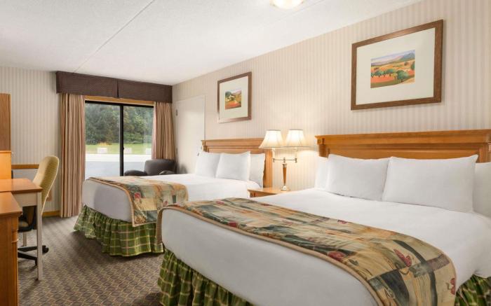 Travelodge by Wyndham Owen Sound ON