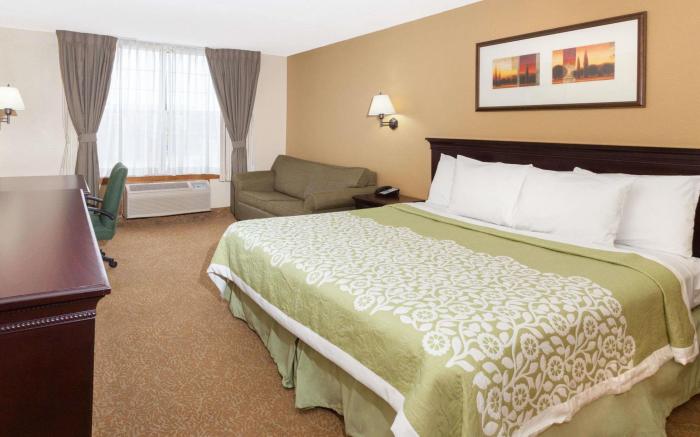 Days Inn & Suites by Wyndham Tucker/Northlake