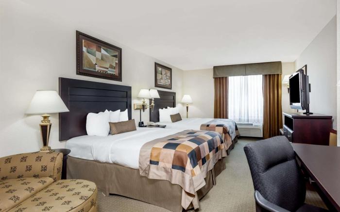 Wingate by Wyndham LaGrange
