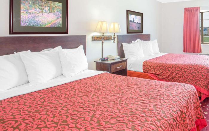 Days Inn by Wyndham Lake Village