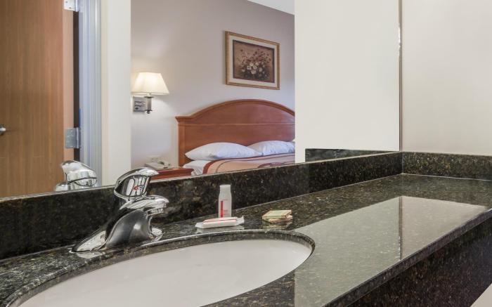 Super 8 by Wyndham Salina