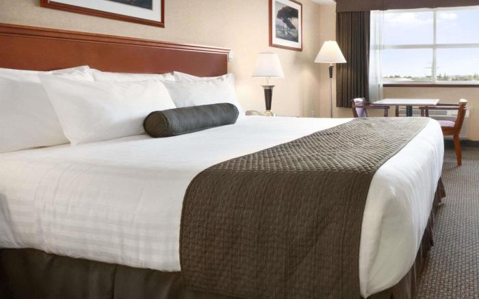Days Inn & Suites by Wyndham Langley