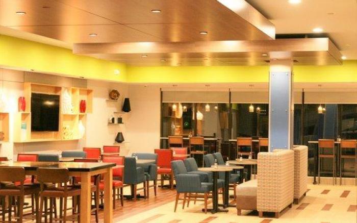 Holiday Inn Express & Suites Clarion By IHG