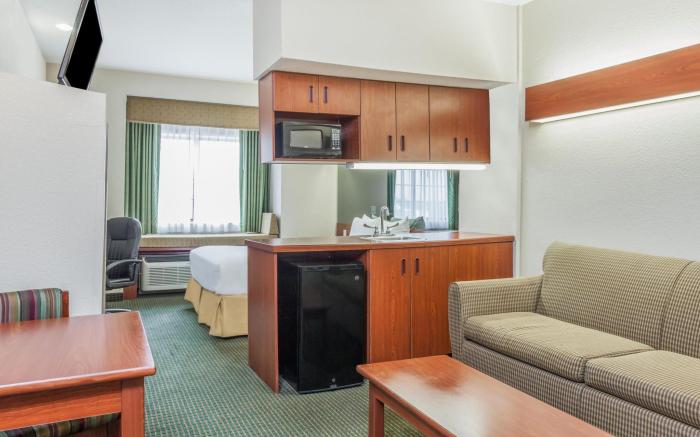 Days Inn by Wyndham near Kansas Speedway