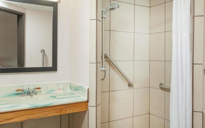 Days Inn by Wyndham Mason City