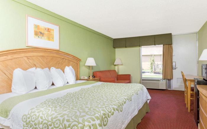 Days Inn by Wyndham Washington