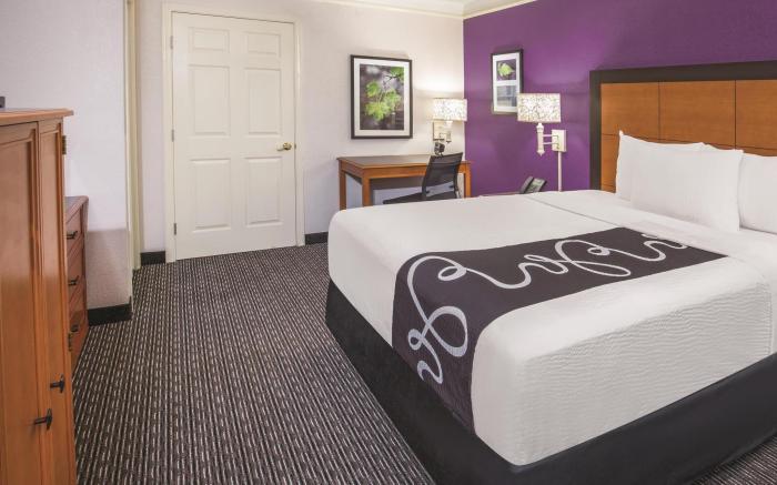 Howard Johnson by Wyndham Sacramento Downtown