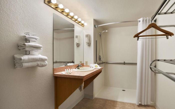 Super 8 By Wyndham Austin North/University Area