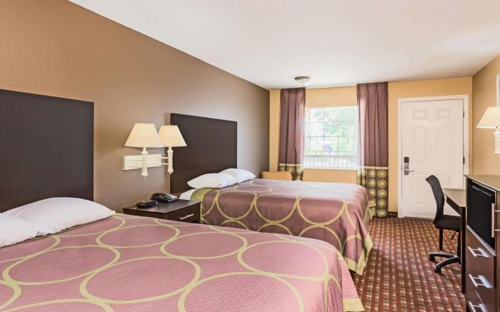 Super 8 By Wyndham Lake Charles Northeast