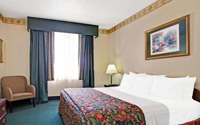 Days Inn & Suites by Wyndham Houston North/Aldine
