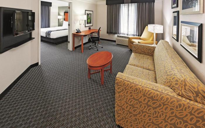 La Quinta Inn & Suites by Wyndham Dallas Arlington South