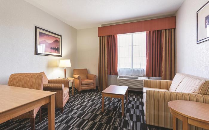 La Quinta Inn & Suites by Wyndham Alvarado