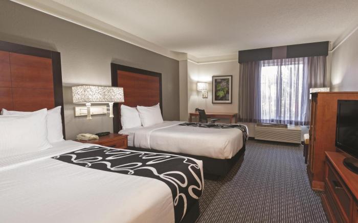 La Quinta Inn & Suites by Wyndham San Antonio Airport