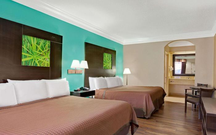 Super 8 By Wyndham Galveston