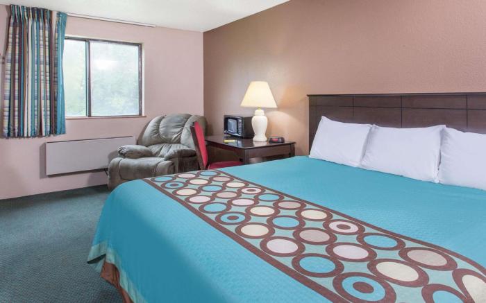 Super 8 By Wyndham Austin Mn