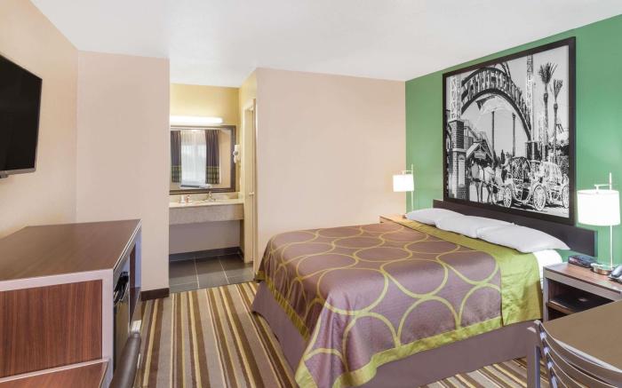 Super 8 By Wyndham Kingsville