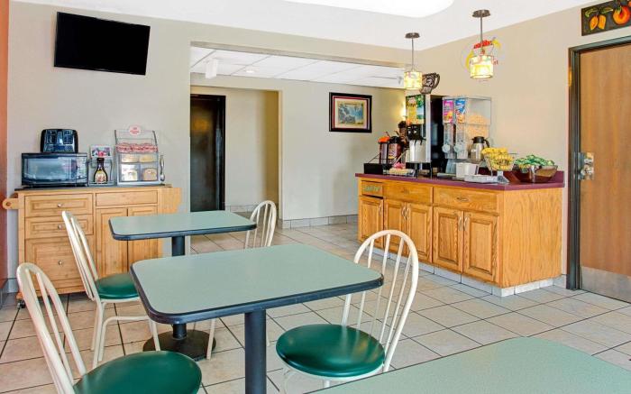 Super 8 By Wyndham Newport News/Jefferson Ave.