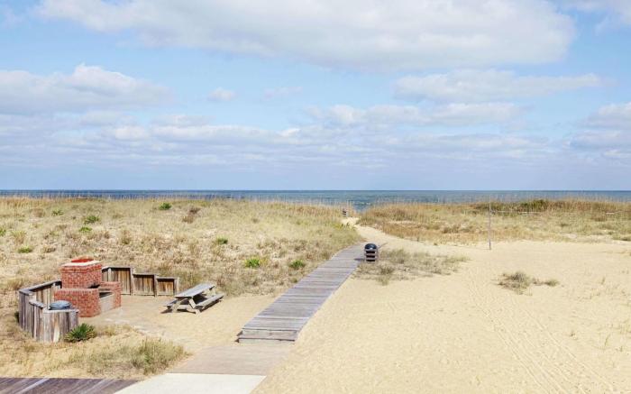 Days Inn by Wyndham Kill Devil Hills Oceanfront - Wilbur