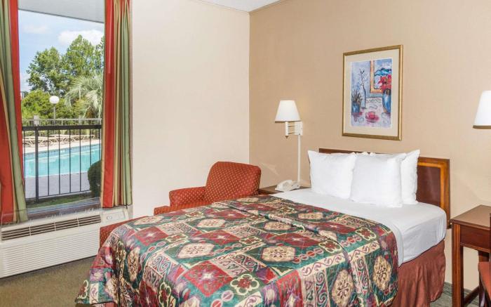 Days Inn by Wyndham Statesboro
