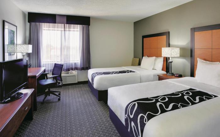 La Quinta Inn & Suites by Wyndham Harrisburg Airport Hershey