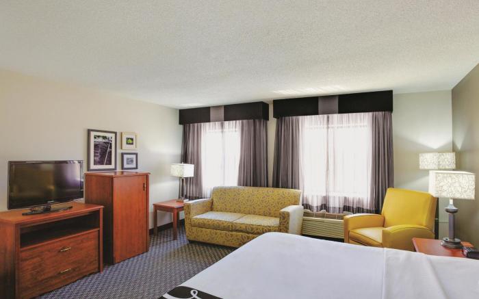 La Quinta Inn & Suites by Wyndham Harrisburg Airport Hershey
