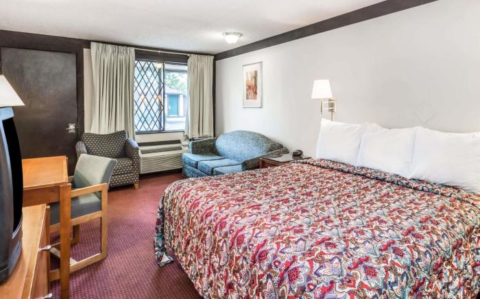 Knights Inn  Racine WI