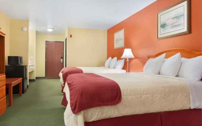 Days Inn by Wyndham Lumberton