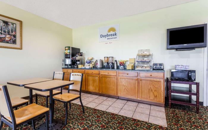 Days Inn by Wyndham Seymour