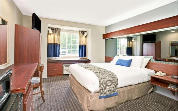 Microtel Inn & Suites by Wyndham Roseville/Detroit Area
