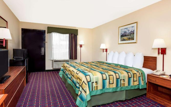 Days Inn by Wyndham Murphy