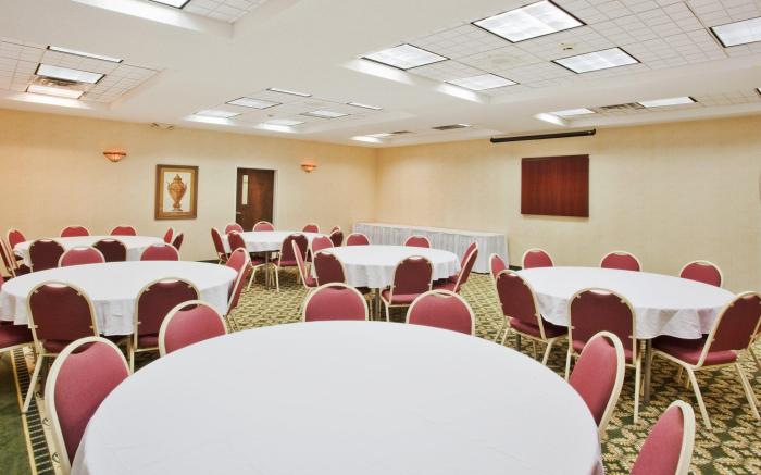 Quality Inn Fayetteville near Historic Downtown Square